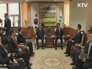 남북채널 '불통'···통일장관, 6.15행사 참석