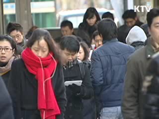 동해안 최고 50cm 눈···오늘도 추워