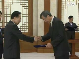 이 대통령, 국가건축정책위원에 위촉장