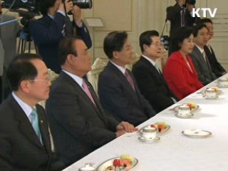 이 대통령, 특사단 초청 접견