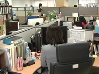 비정규직, 정규직 전환은 10%… 근로조건은 개선