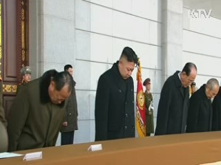 김정은 연이은 행보···김경희 건재