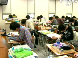 수능시험, 휴대전화는 두고가야