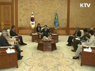 이 대통령, 프랑스 대통령 대북특사 접견