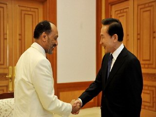 이 대통령, 함맘 아시아축구연맹 회장 접견