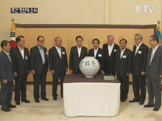 이 대통령, 통일항아리에 월급 기부