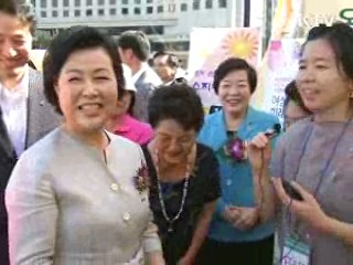 김 여사, 주부 일자리창출 행사장 방문