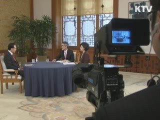 이 대통령 "개헌, 여야 머리 맞대야"