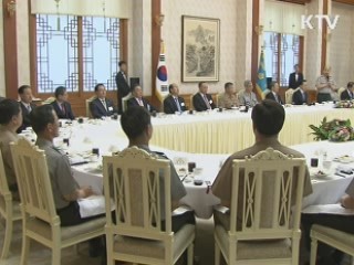 이 대통령 "경제와 안보 모두 지켜야"