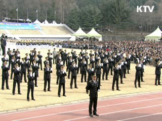 이 대통령 "경찰, 공정사회 선봉 돼야"