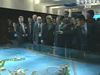 BIE 실사단, 첫 보고 받고 공식실사 착수