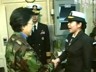 한명숙 총리, 서해교전 부대 방문 격려