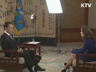 이 대통령 "북한 경제 자립 후 평화적 통일"