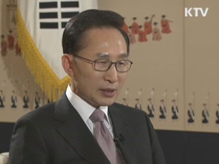 이 대통령 "북한 경제 자립 후 평화적 통일"