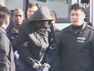 압송 해적 5명 전원 구속···수사 본격화