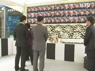 시민 분향소 설치···천안함 1주기 추모 '발길'