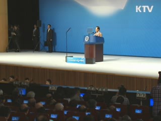 이 대통령, 휴가 중 '8.15 경축사' 구상