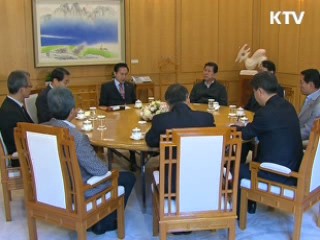 "농협을 농민에게" 농협법 공포안 서명