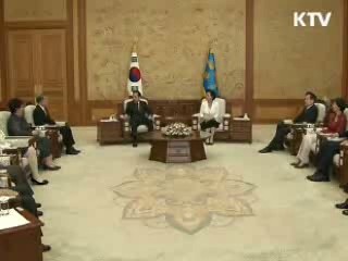 이 대통령 "북한 인권에도 관심 기울여야"