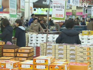 주부 10명 중 4명 "설 소비 줄일 것"