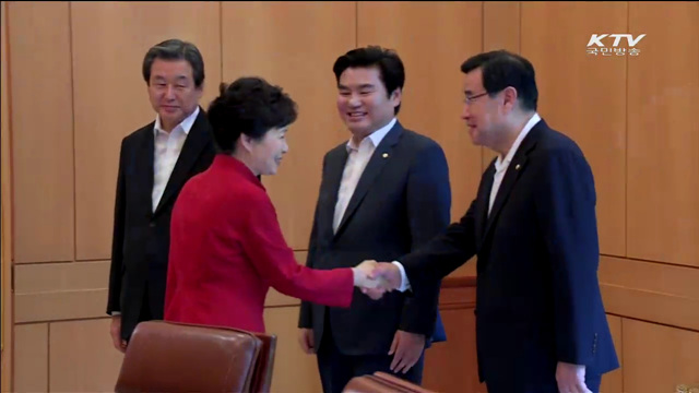 박 대통령 "국민중심 정치 모범 보여달라"