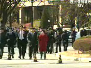 `공무원.국민연금 형평성 맞출 것`