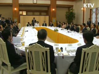 이 대통령 "국제경제질서 한국이 주도"