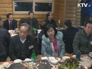 이 대통령, 중소기업인들과 '깜짝 송년회'