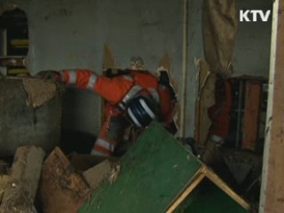 긴급구조대 이틀째 수색, 교민 안전지역 이동