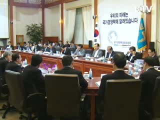 이 대통령 "경제, 낙관 일러...역할 강화해야"