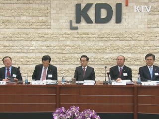 이 대통령 "안주 말고 파격적 변화 나서야"