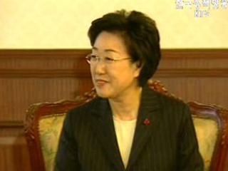 한명숙 총리, 전북대 총장 임명장 수여