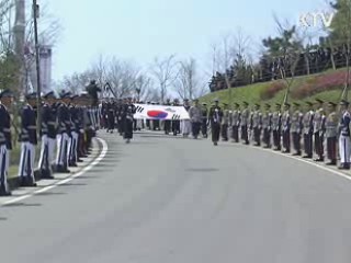 천안함 '46용사' 대전현충원에 영면