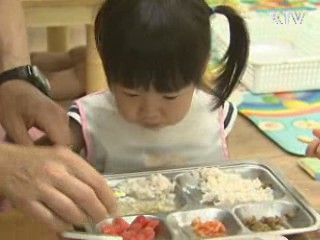 한은 "무상보육·급식, 물가 인하 효과"