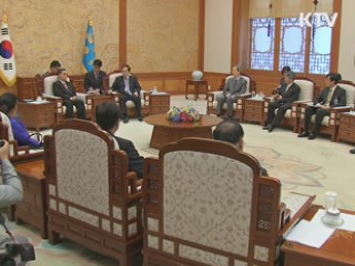 이 대통령, 통싱 라오스 총리 접견