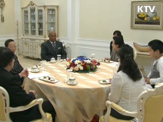 김윤옥 여사, 하인즈 워드·김세진 모자 격려