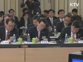 이 대통령 "北, 국론분열시 우리 넘본다"