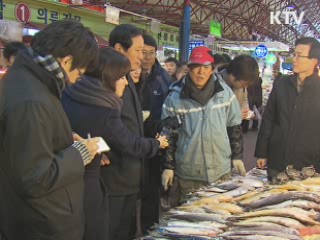 윤증현 장관, 시장 찾아 물가 점검