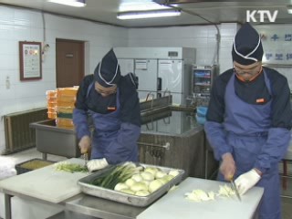 부대 곳곳 설맞이…풍성한 차림상 준비