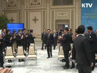 이 대통령 "기업들 일자리 창출 앞장서야"