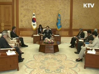 이 대통령, 프랑스 대통령 대북특사 접견