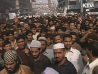 '무함마드 누드 만평'···반 서방 시위 재확산