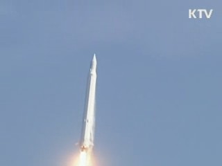 '1단 엔진-2단 고체모터-위성'으로 구성