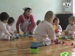 북한, 김정은 생일 앞두고 어린이에 사탕 선물