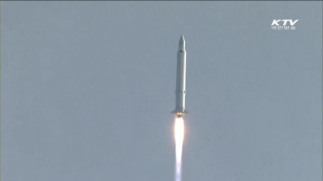 한국형발사체 시동…3단엔진 연소기 시험 성공