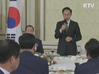이 대통령 "천안함 북한 소행 부정 부적절"