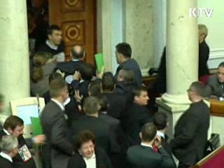 우크라이나 '아수라장 폭력 의회'