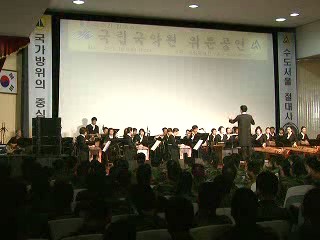 장병들과 함께 "우리 가락 얼쑤"