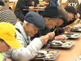 문화부 직원들, 금요일마다 급식 봉사한다