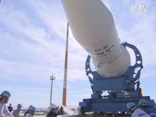 '1단 엔진-2단 고체모터-위성'으로 구성